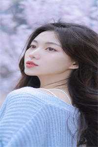 和女友回乡下后，他仕途圆满男女主人公