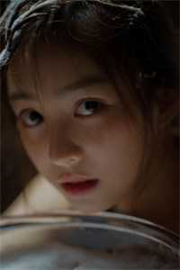 精品文白眼狼养女能听见儿子心声