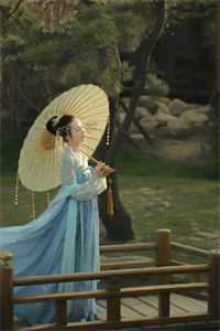和女友回乡下后，他仕途圆满主角