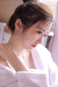 畅销小说女配觉醒：她成了第一女首富